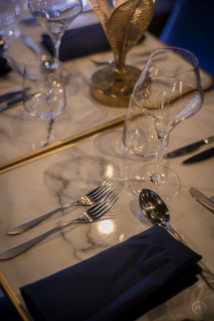 Table dressée au Cabaret Gabrielle